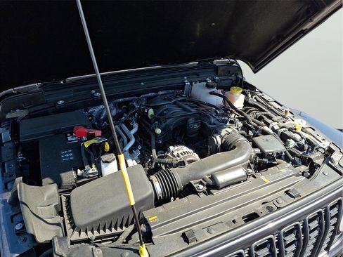 Used 2025 Jeep Gladiator Sport AWD/4WD image 25