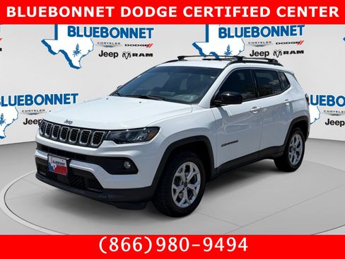 Used 2025 Jeep Compass Latitude AWD/4WD image 1