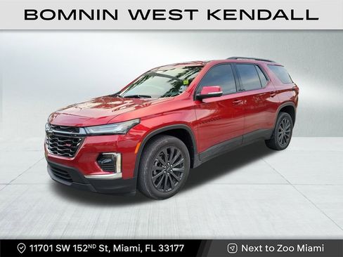 Used 2023 Chevrolet Traverse RS image 2