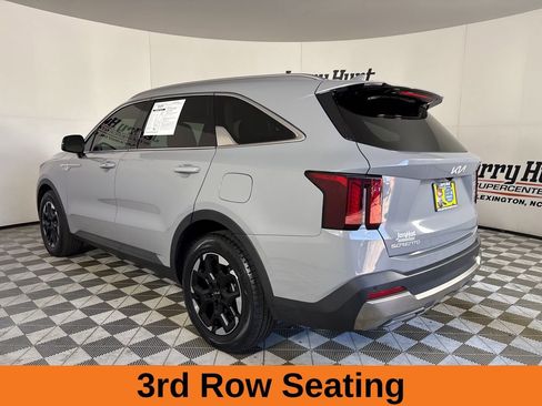 Used 2024 Kia Sorento S w/ Panoramic Sunroof Package image 7