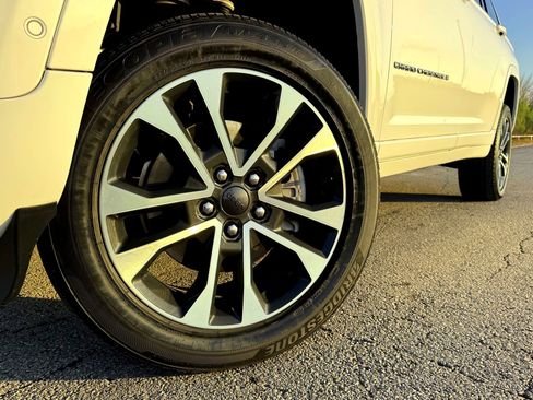 Used 2021 Jeep Grand Cherokee L Overland w/ Advanced Protech Group III image 2