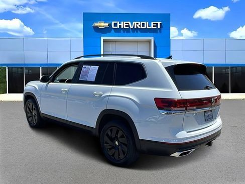 Used 2024 Volkswagen Atlas SE w/ Black Wheel Package FWD image 5