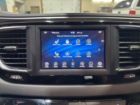 Used 2020 Chrysler Pacifica Touring-L image 22