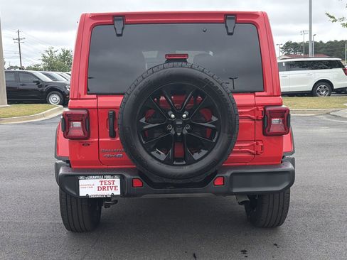 Used 2025 Jeep Wrangler Unlimited Sahara AWD/4WD image 20