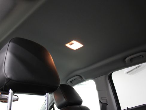 Used 2019 Chevrolet Trax LT w/ LT Convenience Package FWD image 19