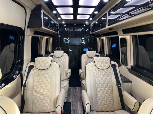 Used 2023 Mercedes-Benz Sprinter 3500 image 12