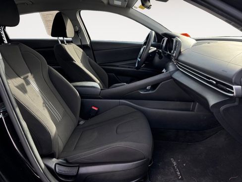 Certified 2022 Hyundai Elantra SEL image 11