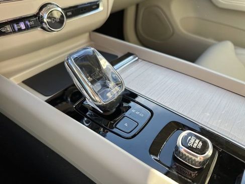 New 2026 Volvo XC60 B5 Ultra w/ Climate Package image 14