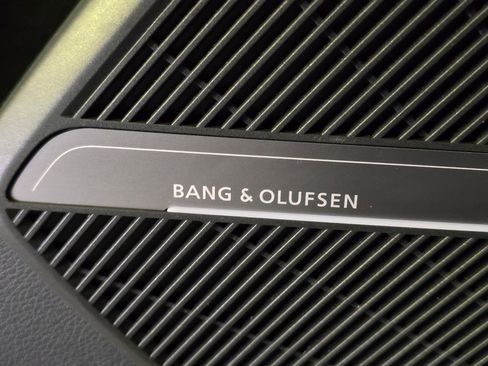 Certified 2025 Audi Q5 2.0T Premium Plus w/ Premium Plus Package image 11