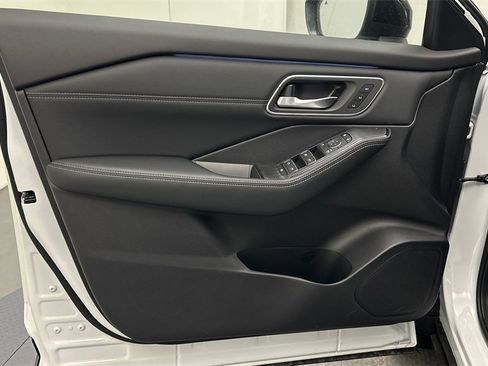 New 2026 Nissan Rogue Platinum image 15