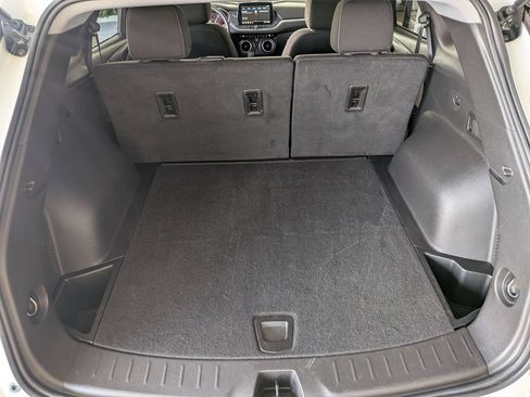 Used 2025 Chevrolet Blazer LT FWD image 7