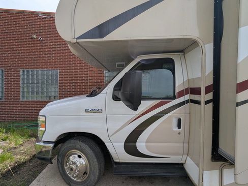 Used 2017 Ford E-450 and Econoline 450 Super Duty w/ Motorhome Prep Package RWD image 23