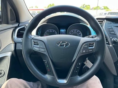 Used 2016 Hyundai Santa Fe SE FWD image 37