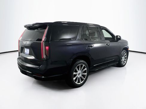 Used 2022 Cadillac Escalade Luxury w/ LPO, Illumination Package AWD/4WD image 5