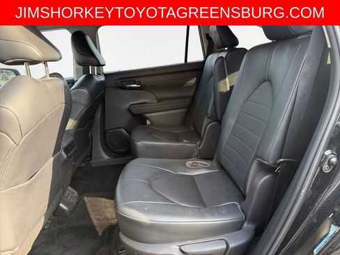 Used 2023 Toyota Highlander XLE AWD/4WD image 23