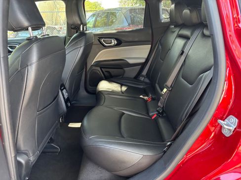 Used 2025 Jeep Compass Limited image 39