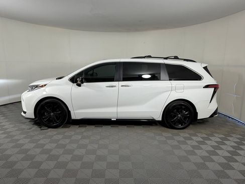 Used 2023 Toyota Sienna XSE AWD/4WD image 2
