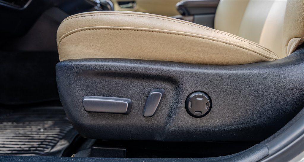 Used 2018 Toyota Avalon Touring w/ Carpet Mat Package FWD image 27