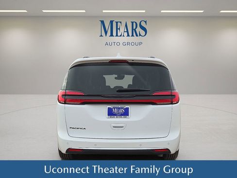 Used 2022 Chrysler Pacifica Touring-L w/ Uconnect Theater Family Group image 5
