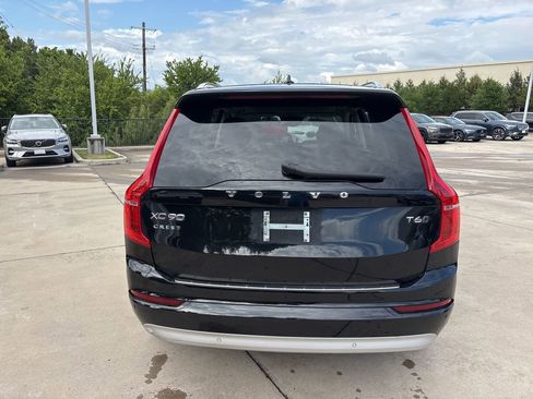 Used 2022 Volvo XC90 T6 Momentum w/ Advanced Package image 6