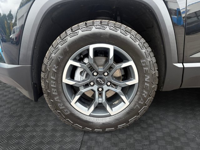 Used 2025 Chevrolet Equinox ACTIV w/ Safety and Technology Package AWD/4WD image 14