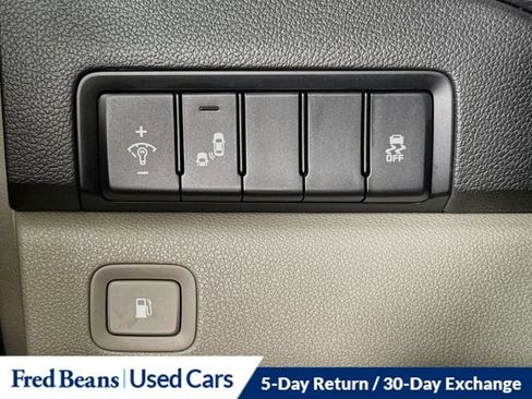 Used 2020 Kia Sedona EX FWD image 17