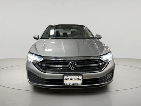 Used 2024 Volkswagen Jetta SE w/ Panoramic Sunroof Package FWD image 2