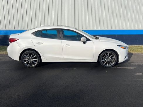 Used 2018 MAZDA MAZDA3 Touring image 4