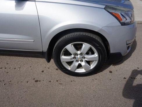 Used 2016 Chevrolet Traverse LT w/ Style and Technology Package image 2