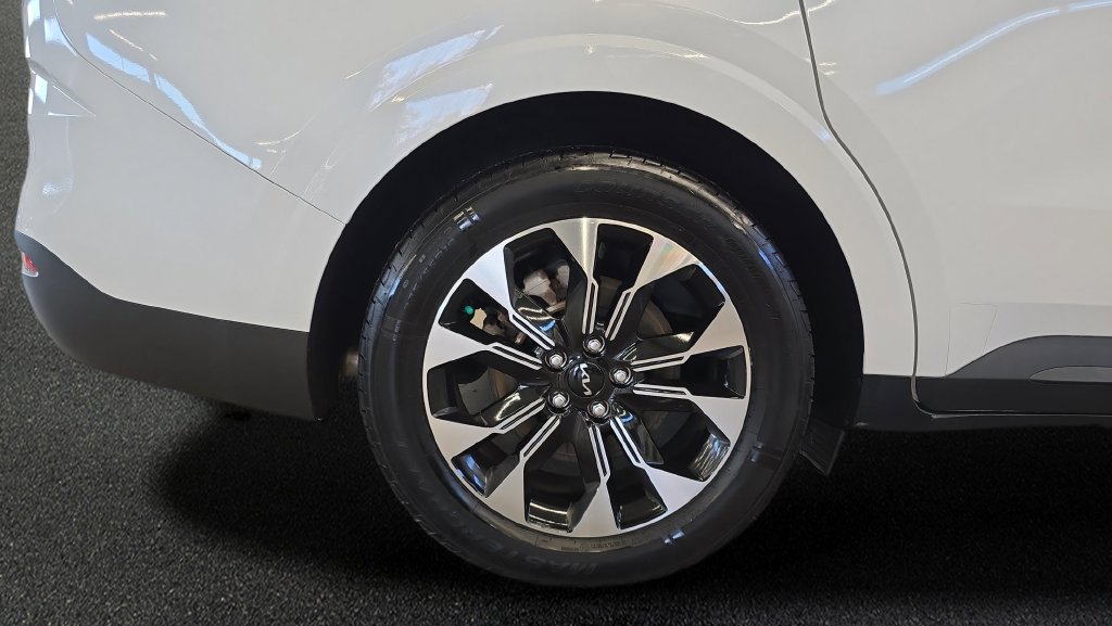 Certified 2023 Kia Carnival EX FWD image 23
