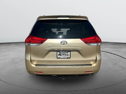 Used 2013 Toyota Sienna XLE w/ Entertainment Pkg FWD image 5