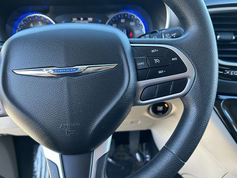 Used 2018 Chrysler Pacifica Touring Plus image 26