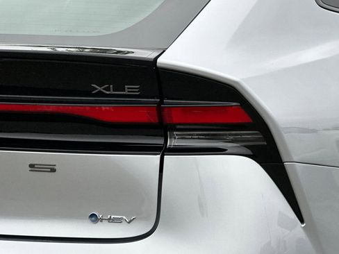 Used 2024 Toyota Prius LE image 26