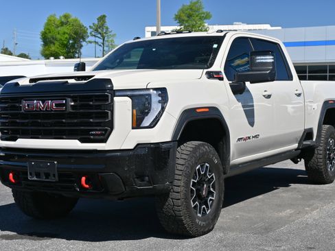 Used 2026 GMC Sierra 2500 AT4X image 7