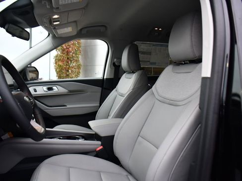 Used 2026 Ford Explorer Active w/ Active Comfort Package image 13