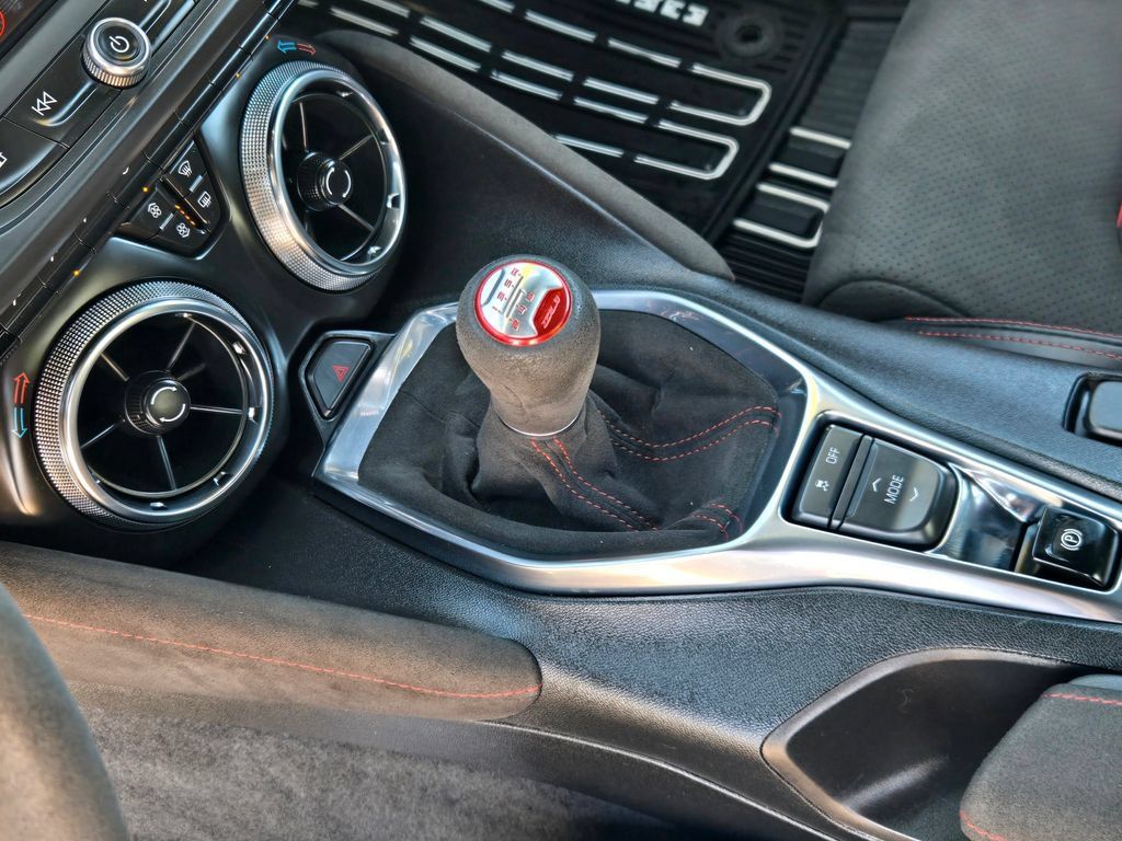 Used 2020 Chevrolet Camaro ZL1 RWD image 29