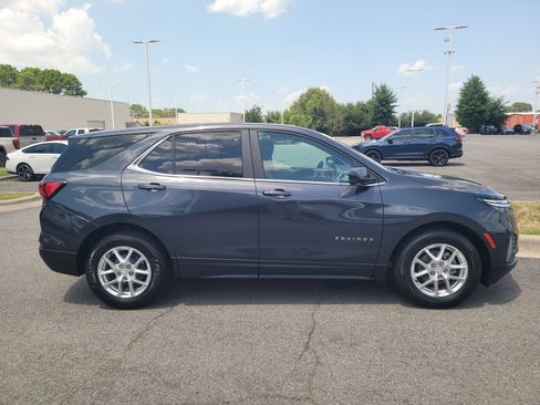 Used 2022 Chevrolet Equinox LT FWD image 2