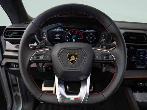 Used 2025 Lamborghini Urus SE AWD/4WD image 14
