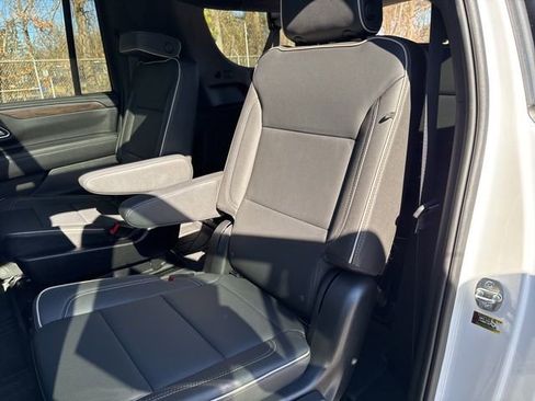 Used 2024 Chevrolet Suburban Premier image 27