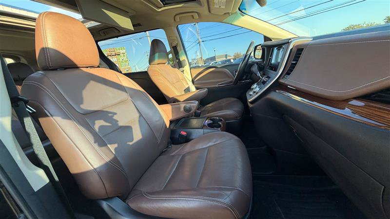 Used 2017 Toyota Sienna Limited Premium FWD image 36