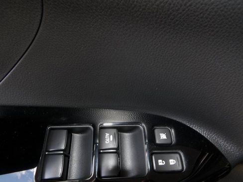 New 2024 Mitsubishi Eclipse Cross LE image 17