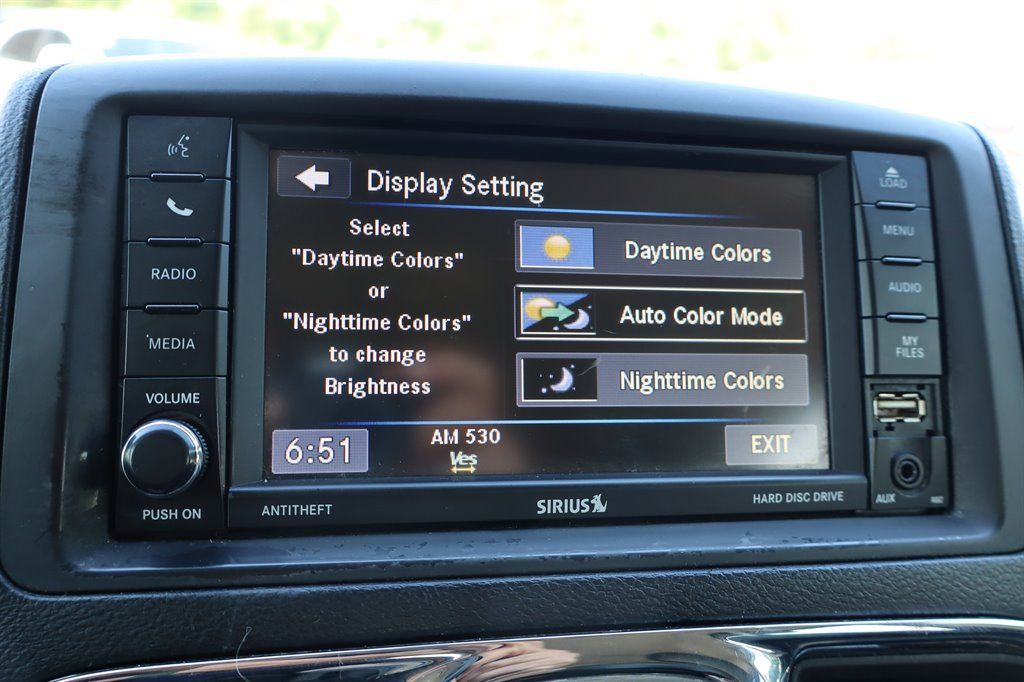 Used 2016 Chrysler Town & Country Touring FWD image 32