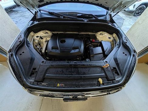 Used 2017 Volvo XC90 T6 Momentum w/ Vision Package image 17