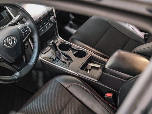 Used 2017 Toyota Camry SE image 31