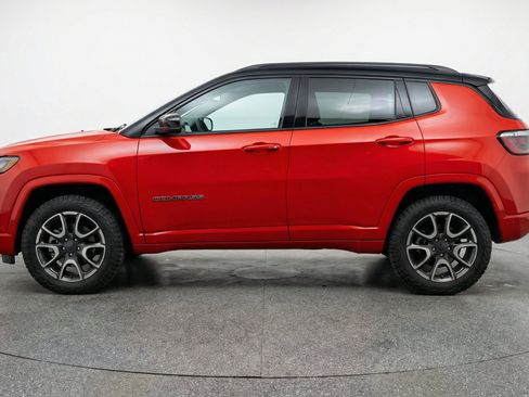 Used 2025 Jeep Compass Trailhawk AWD/4WD image 5