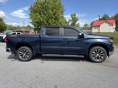 Used 2022 Chevrolet Silverado 1500 LT AWD/4WD image 6