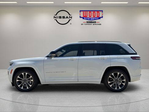 Used 2025 Jeep Grand Cherokee Overland w/ Luxury Tech Group IV AWD/4WD image 5
