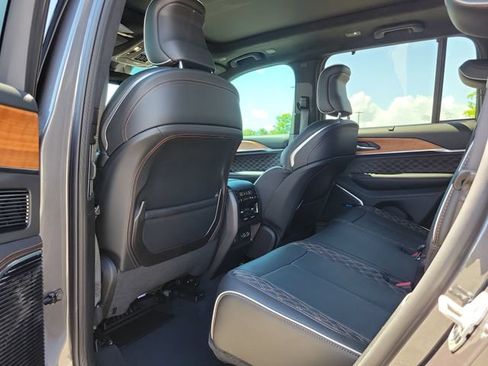 Used 2025 Jeep Grand Cherokee Summit AWD/4WD image 12