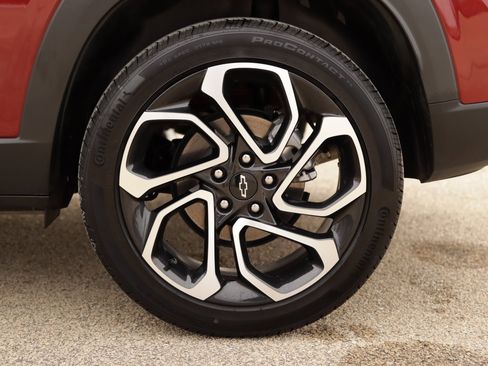 Used 2025 Chevrolet Trax RS w/ Driver Confidence Package image 35