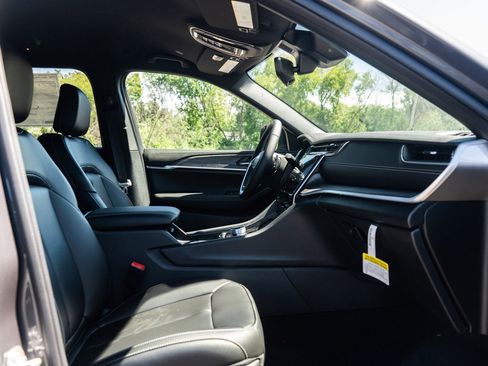 New 2025 Jeep Grand Cherokee L Limited w/ Trailer Tow Package image 11